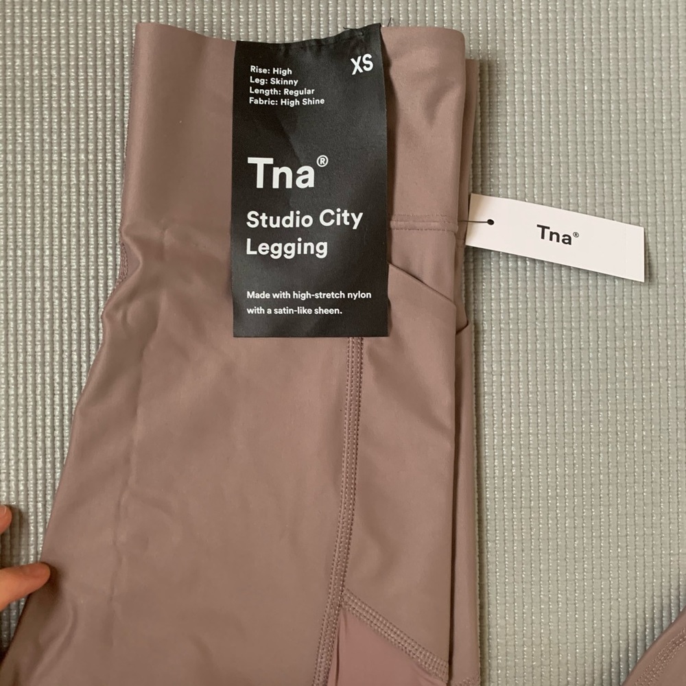 Brand New Aritzia Tna legging - Picture 2 of 3